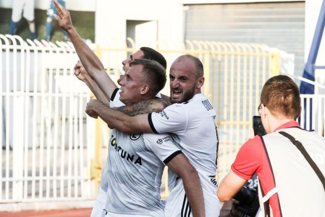 相当炸裂！44岁的小罗就要当爷爷了！